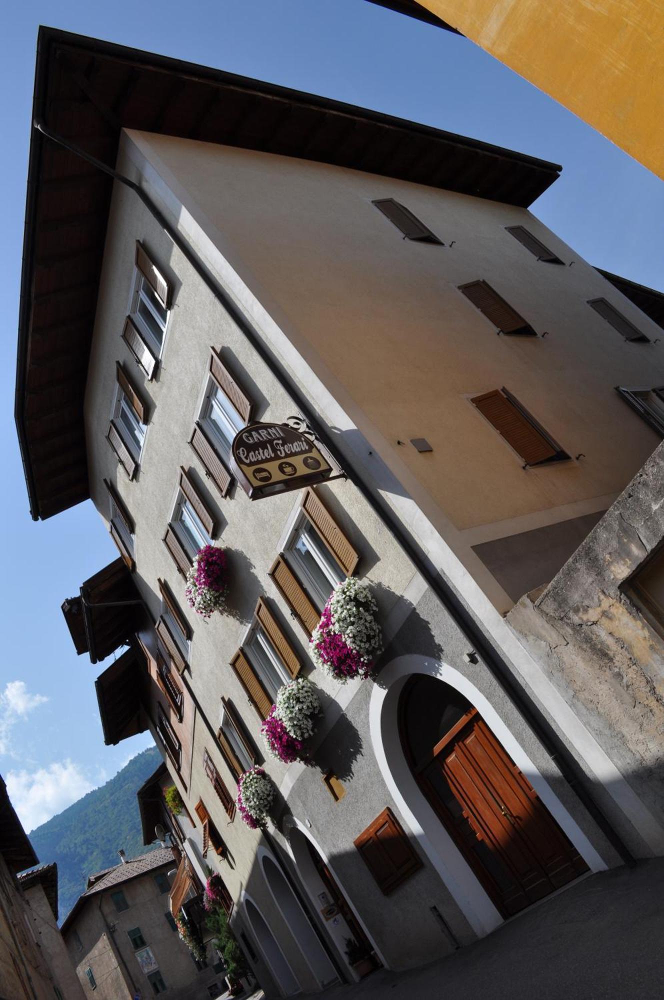 Hotel Garni Castel Ferari Tuenno Exteriér fotografie
