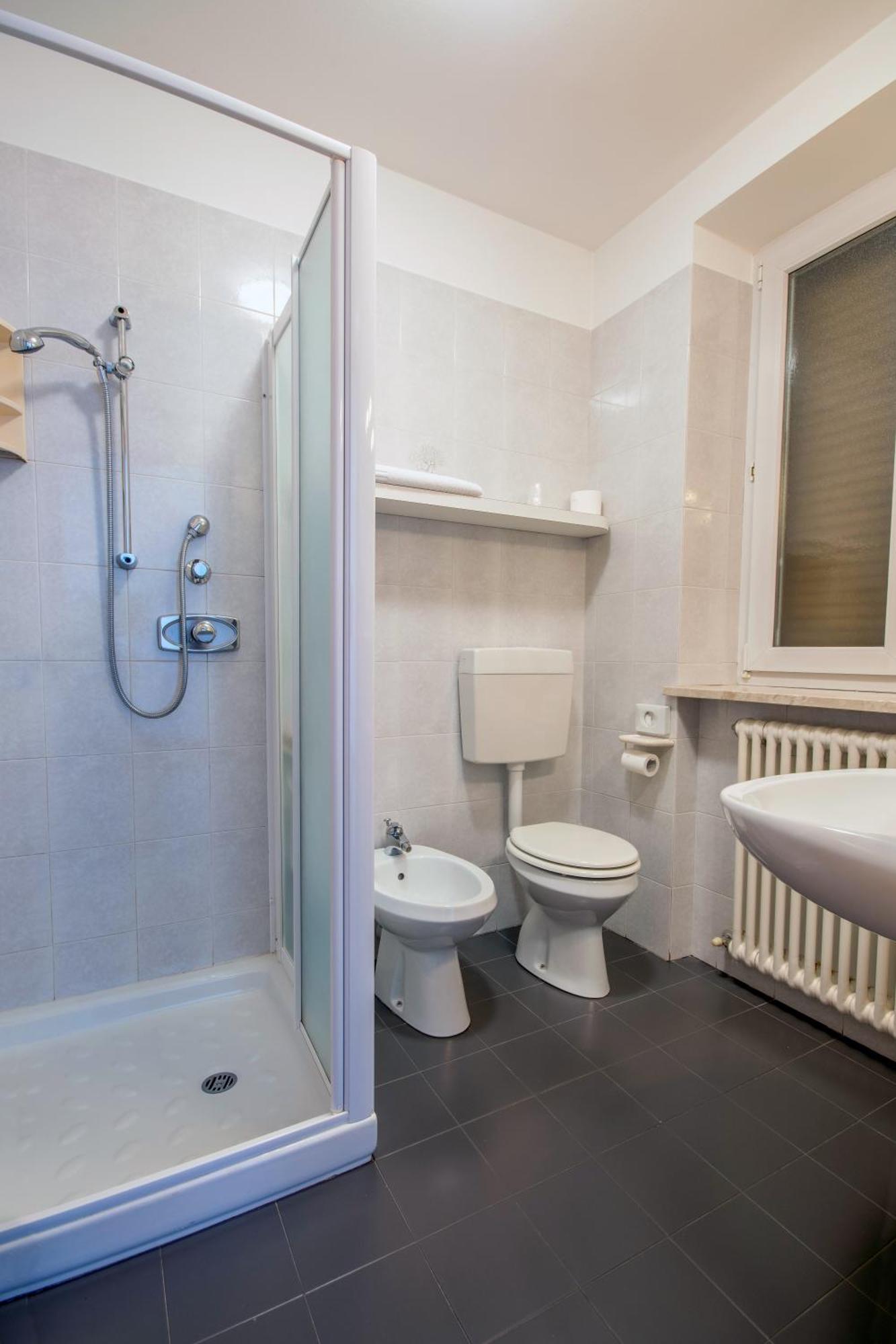 Hotel Garni Castel Ferari Tuenno Pokoj fotografie