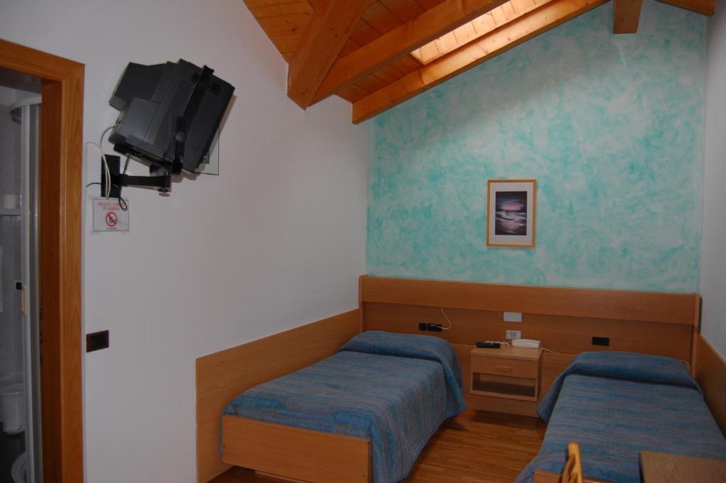 Hotel Garni Castel Ferari Tuenno Exteriér fotografie