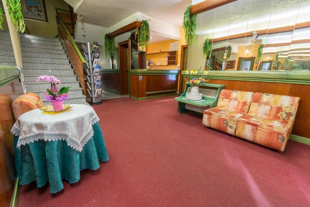 Hotel Garni Castel Ferari Tuenno Exteriér fotografie