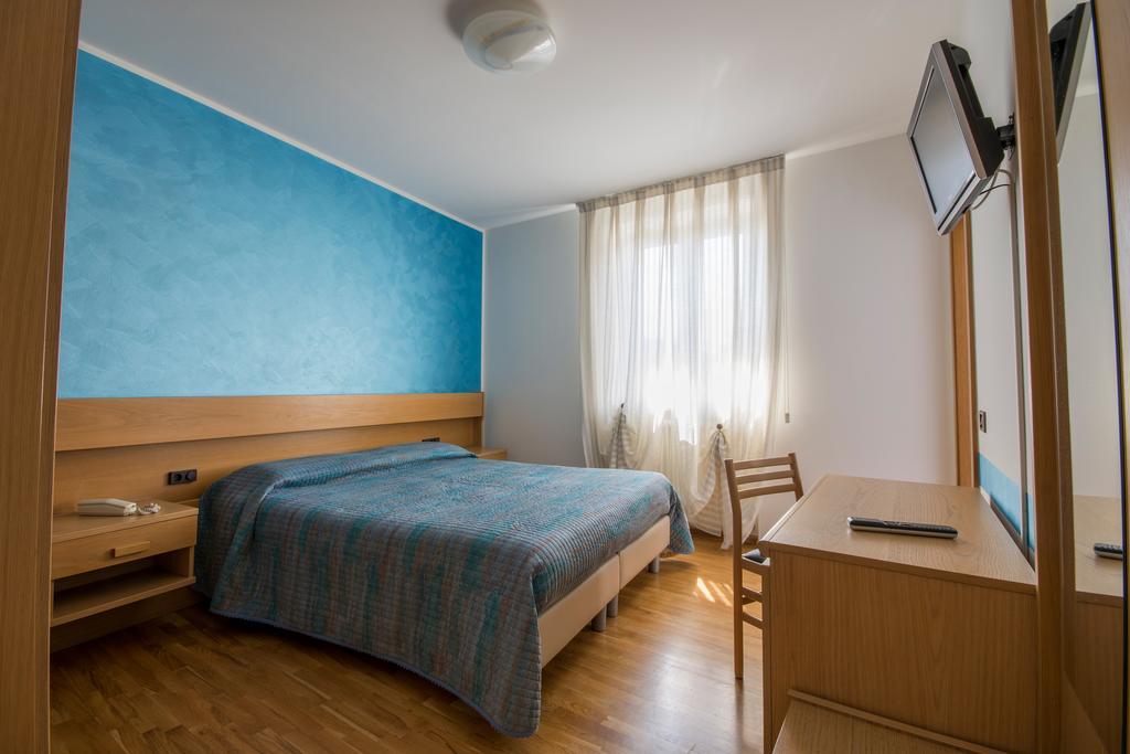 Hotel Garni Castel Ferari Tuenno Exteriér fotografie