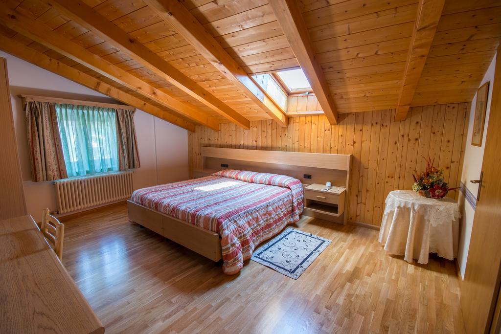 Hotel Garni Castel Ferari Tuenno Exteriér fotografie