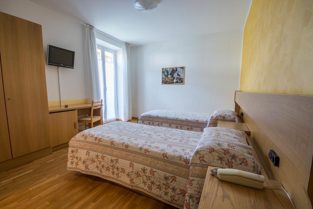 Hotel Garni Castel Ferari Tuenno Exteriér fotografie