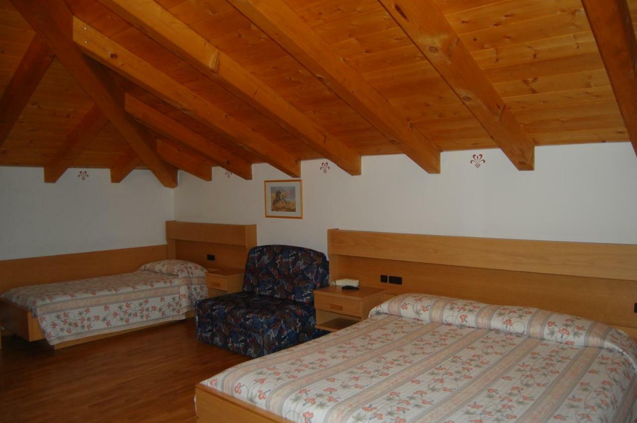 Hotel Garni Castel Ferari Tuenno Exteriér fotografie